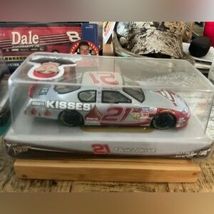Kevin Harvick #21 Diecast Bank 1:24 Stock Car Winner’s Circle Nascar Collectable